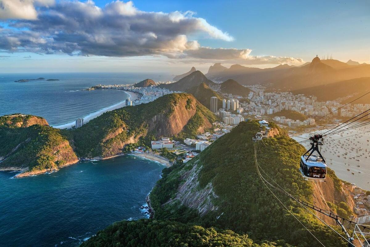 Copacabana Next To The And Tourist Attractions Río de Janeiro